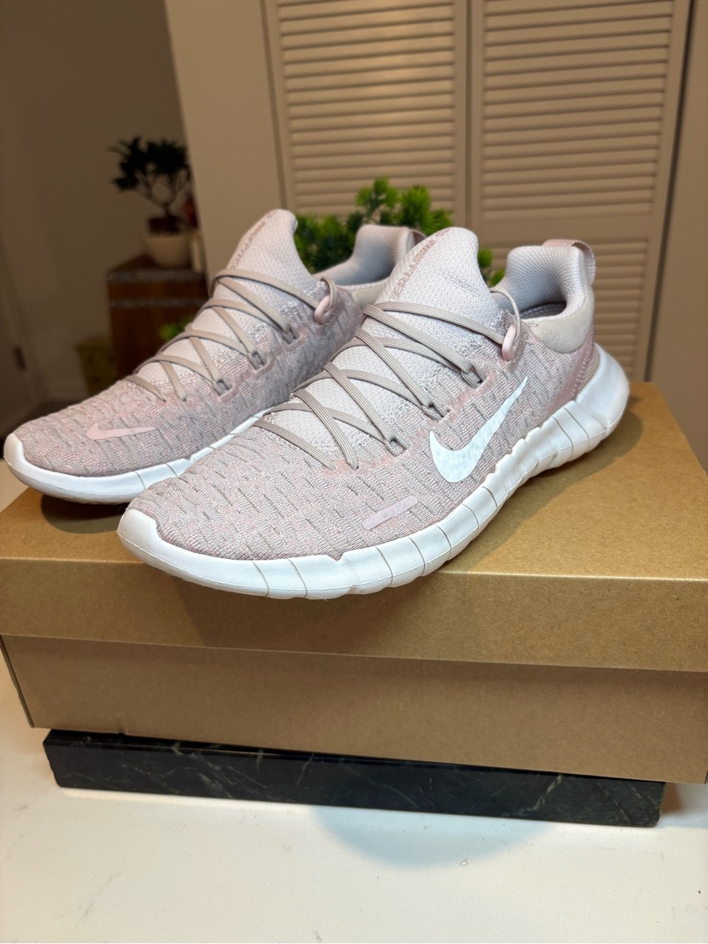 Nike Free Run 5.0 Soft Pink White Running Shoes, Womens size 7.5 - Picture 5 of 7
